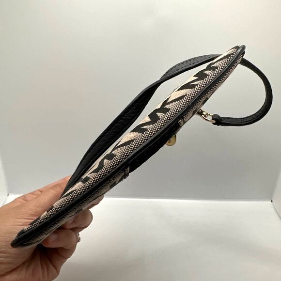 MICHAEL KORS Signature Canvas Wristlet / Mini Purse - Picture 3 of 8